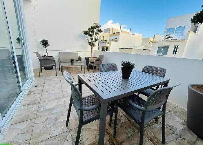 & Modern Penthouse Lejlighed